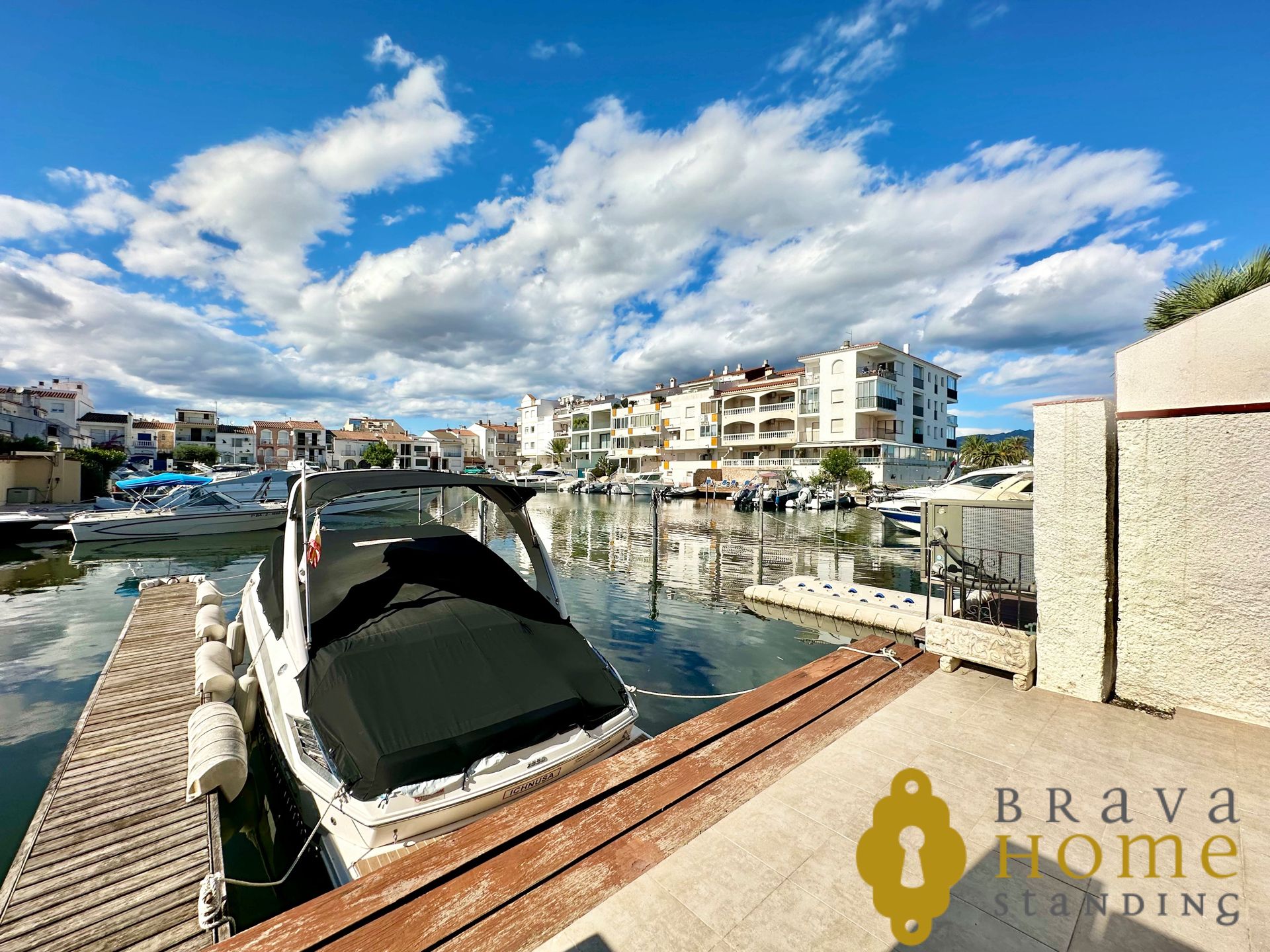 Exterior view of House or chalet for sale in Empuriabrava  with Air Conditioner, Terrace and Balcony