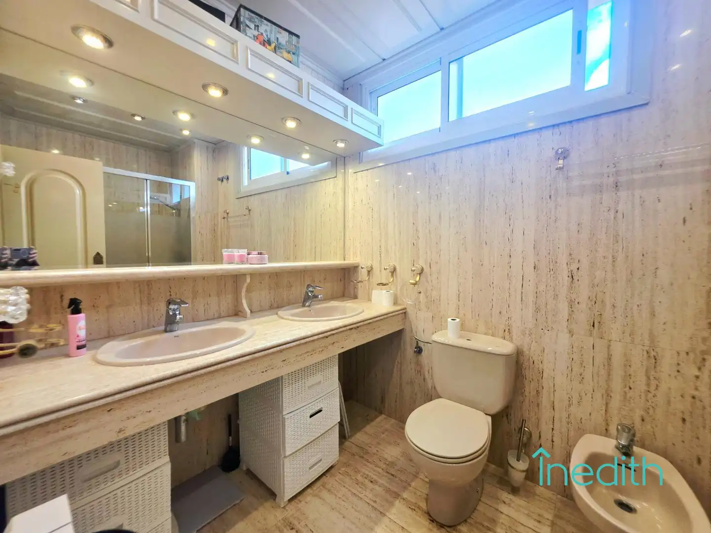 Badezimmer von Einfamilien-Reihenhaus zum Verkauf in Viladecans mit Klimaanlage, Heizung und Terrasse