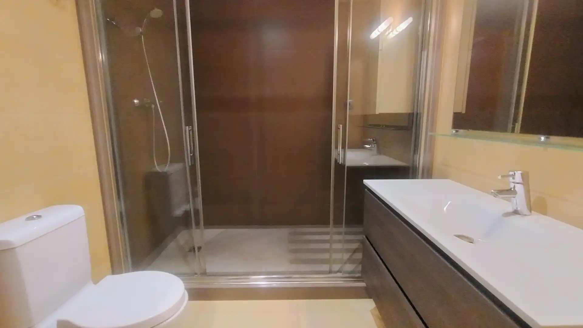 Bany de Casa adosada en venda en Castellar del Vallès amb Aire condicionat, Calefacció i Jardí privat