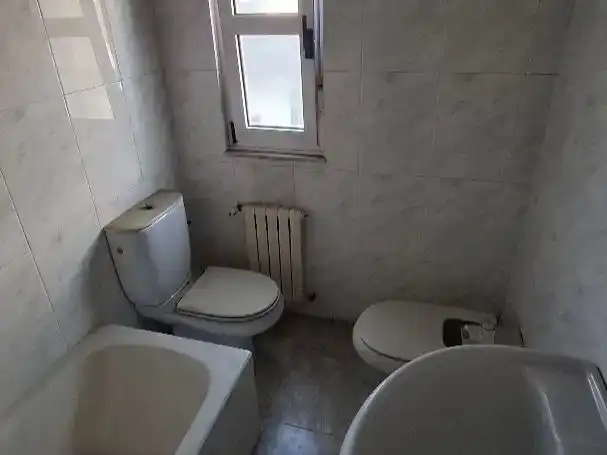 Bany de Pis en venda en Lugo amb Jardí privat, Parquet i Traster