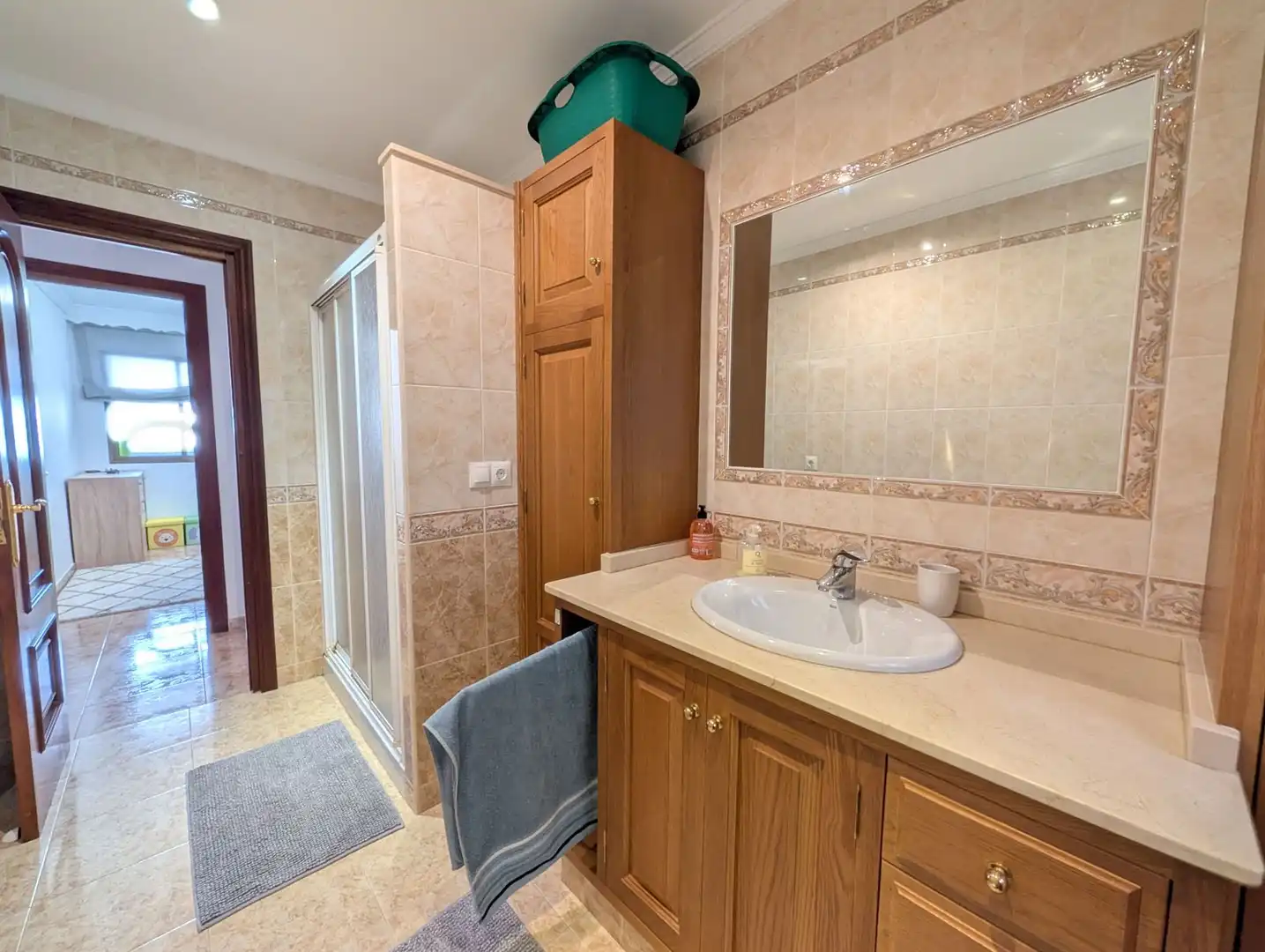 Baño de Apartamento de alquiler en Estepona con Aire acondicionado, Calefacción y Terraza