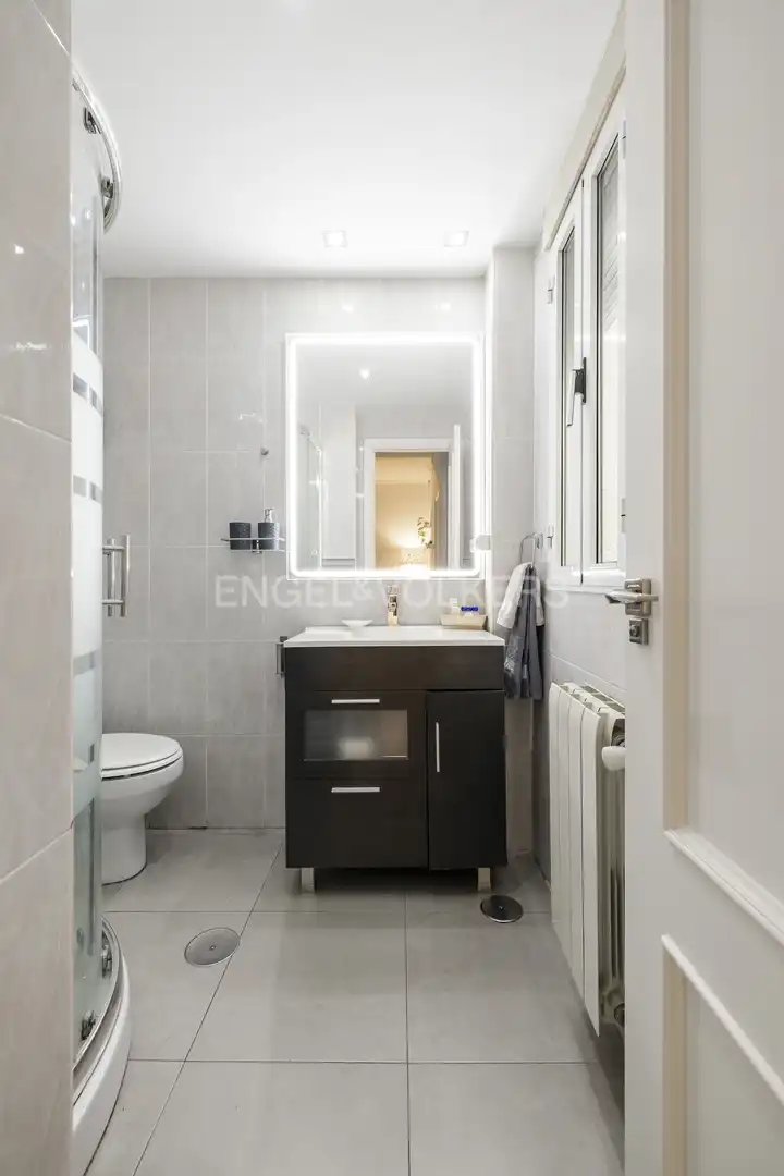 Baño de Piso de alquiler en Madrid con Aire acondicionado, Calefacción y Amueblado