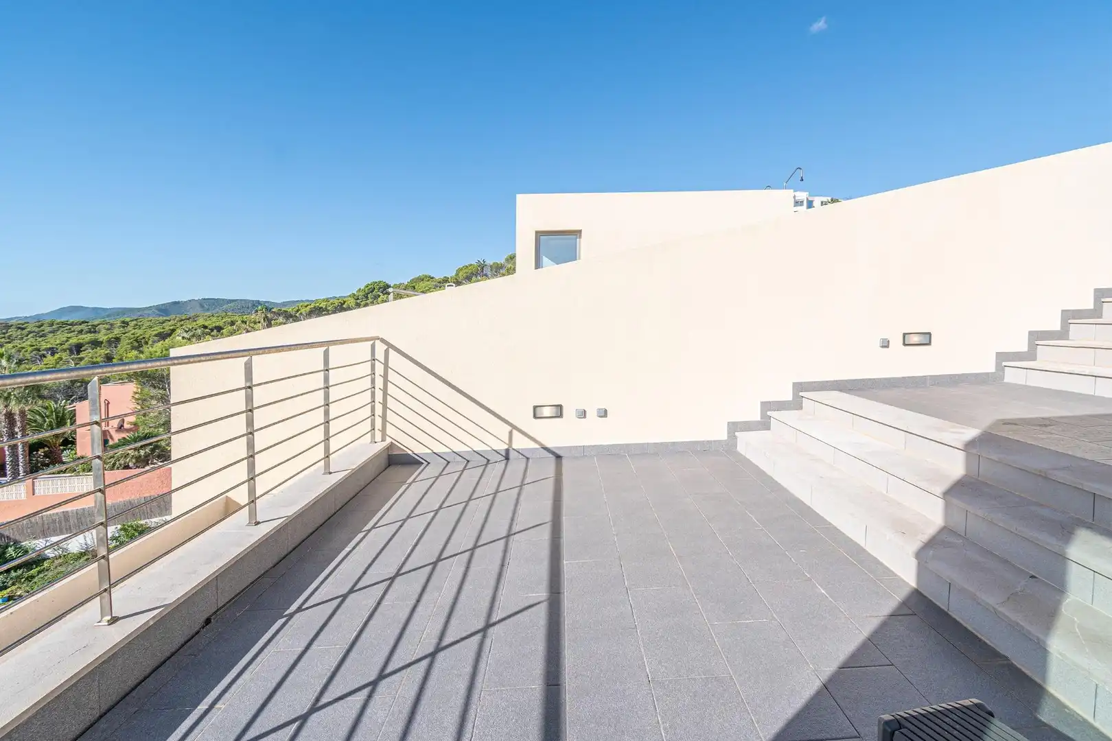 Terrasse von Einfamilien-Reihenhaus zum Verkauf in Capdepera mit Klimaanlage, Privatgarten und Terrasse