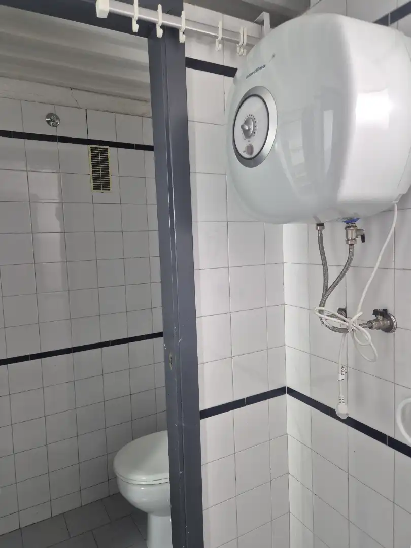 Badezimmer von Fabrikhallen zur Miete in Madrid mit Heizung