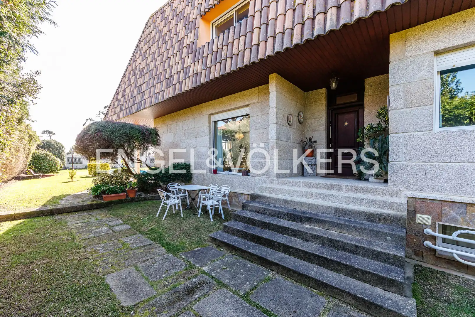 Vista exterior de Casa o xalet en venda en Vigo  amb Calefacció, Terrassa i Piscina