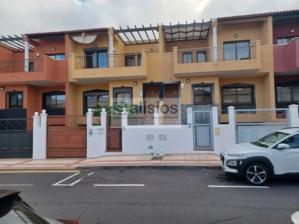 Vista exterior de Casa adosada en venda en Adeje