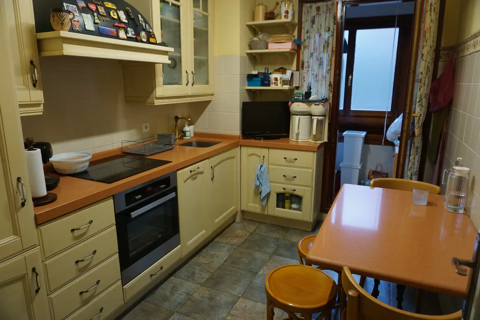 Cocina de Piso en venta en Basauri  con Calefacción, Trastero y Amueblado