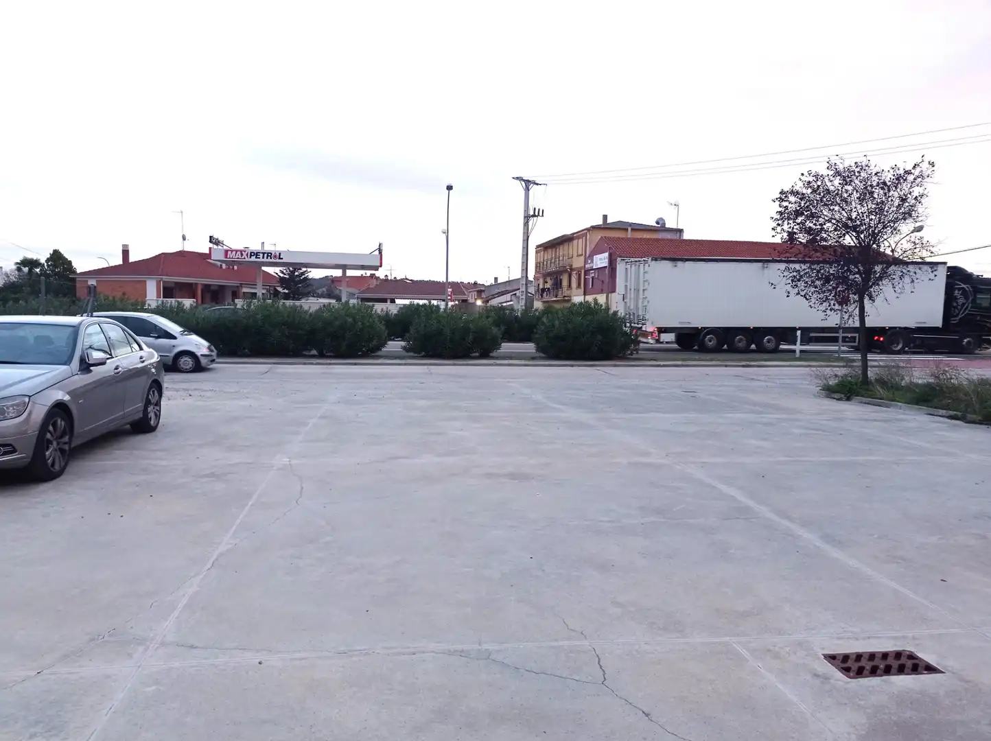 Aparcament de Nau industrial en venda en Mojados amb Calefacció i Alarma