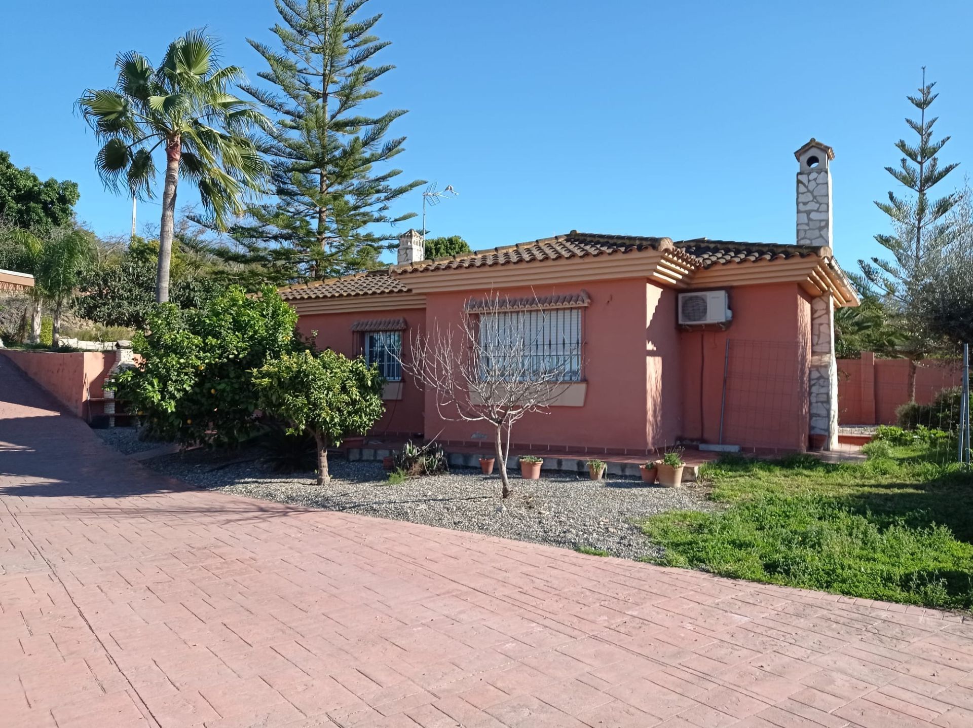 Exterior view of House or chalet for sale in Alhaurín de la Torre  with Air Conditioner and Storage room