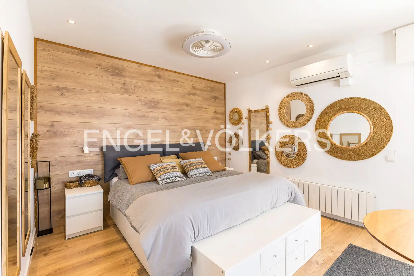 Habitación de Casa o chalet en venta en Vilanova i la Geltrú con Aire acondicionado, Calefacción y Jardín privado