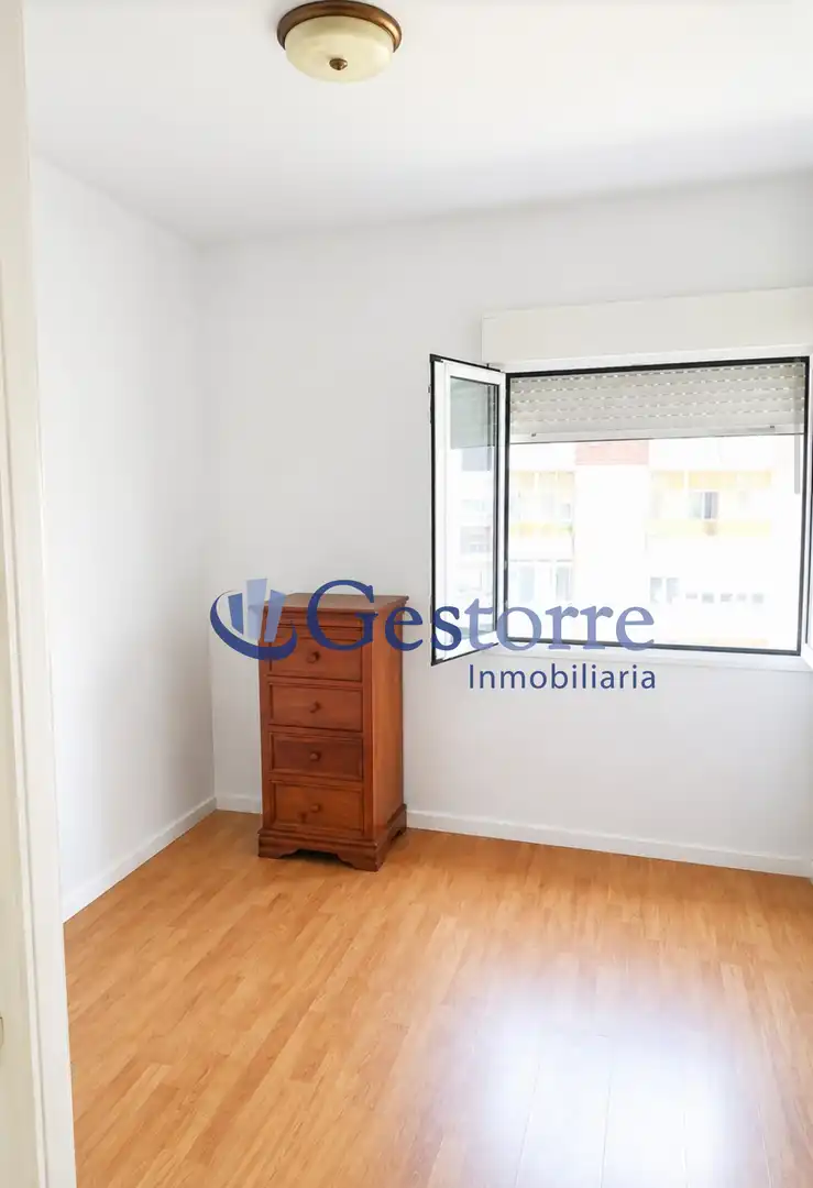 Habitación de Piso en venta en Gijón  con Calefacción, Terraza y Amueblado