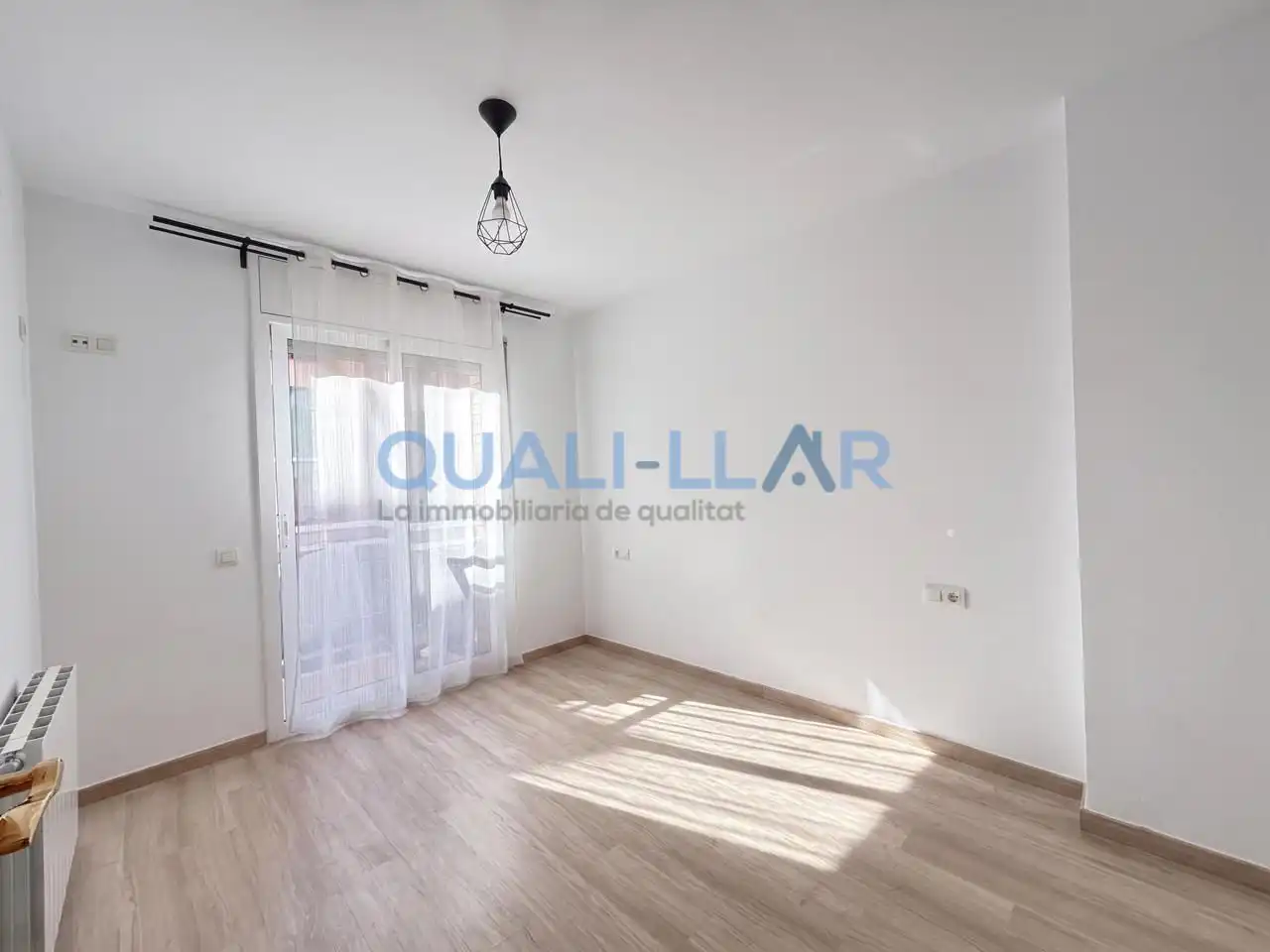 Habitación de Piso en venta en Cornellà de Llobregat con Aire acondicionado, Calefacción y Parquet