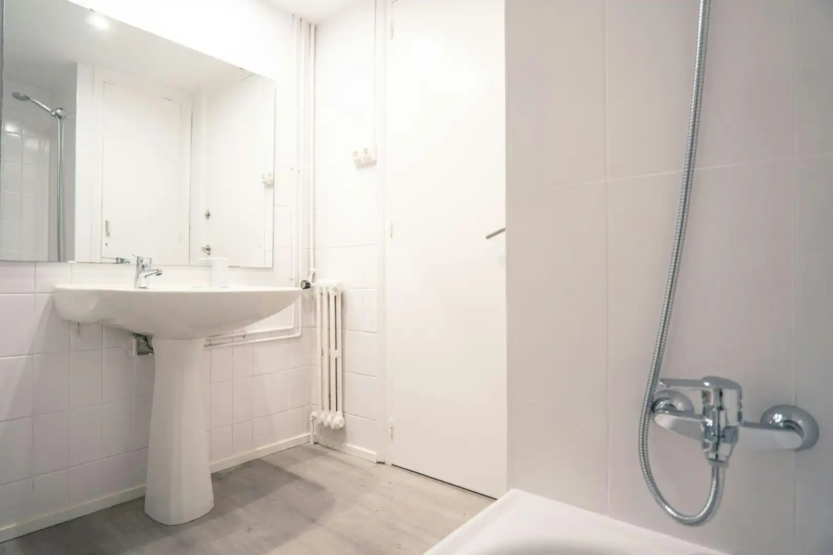 Bathroom of Flat for share in Barcelona  with Washing machine