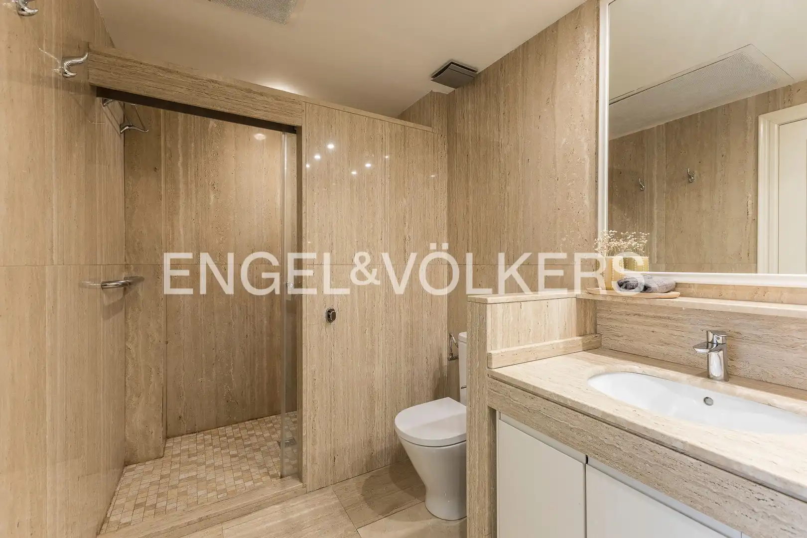 Flat with terrace to rent in Les Corts, imagen 5