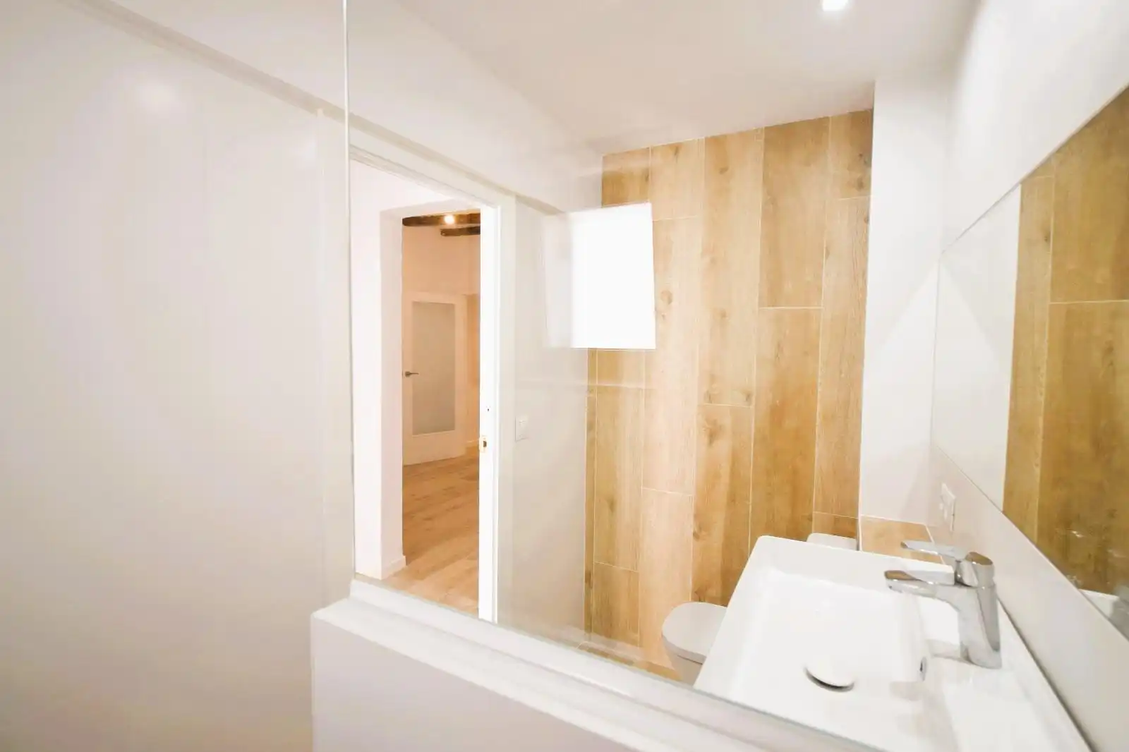 Bathroom of Flat for sale in Vilanova i la Geltrú  with Heating and Parquet flooring