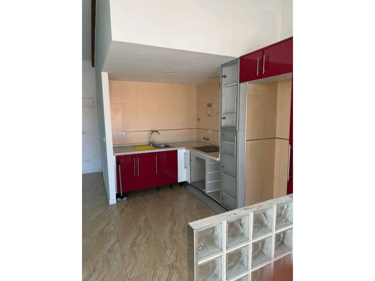 Küche von Wohnung zum Verkauf in Santa Pola mit Klimaanlage, Terrasse und Gemeinschaftspool