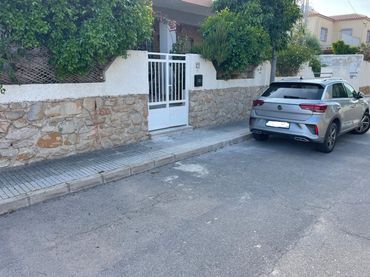 Pis amb jardí en venda a C. Laguna Grande de Quero 21