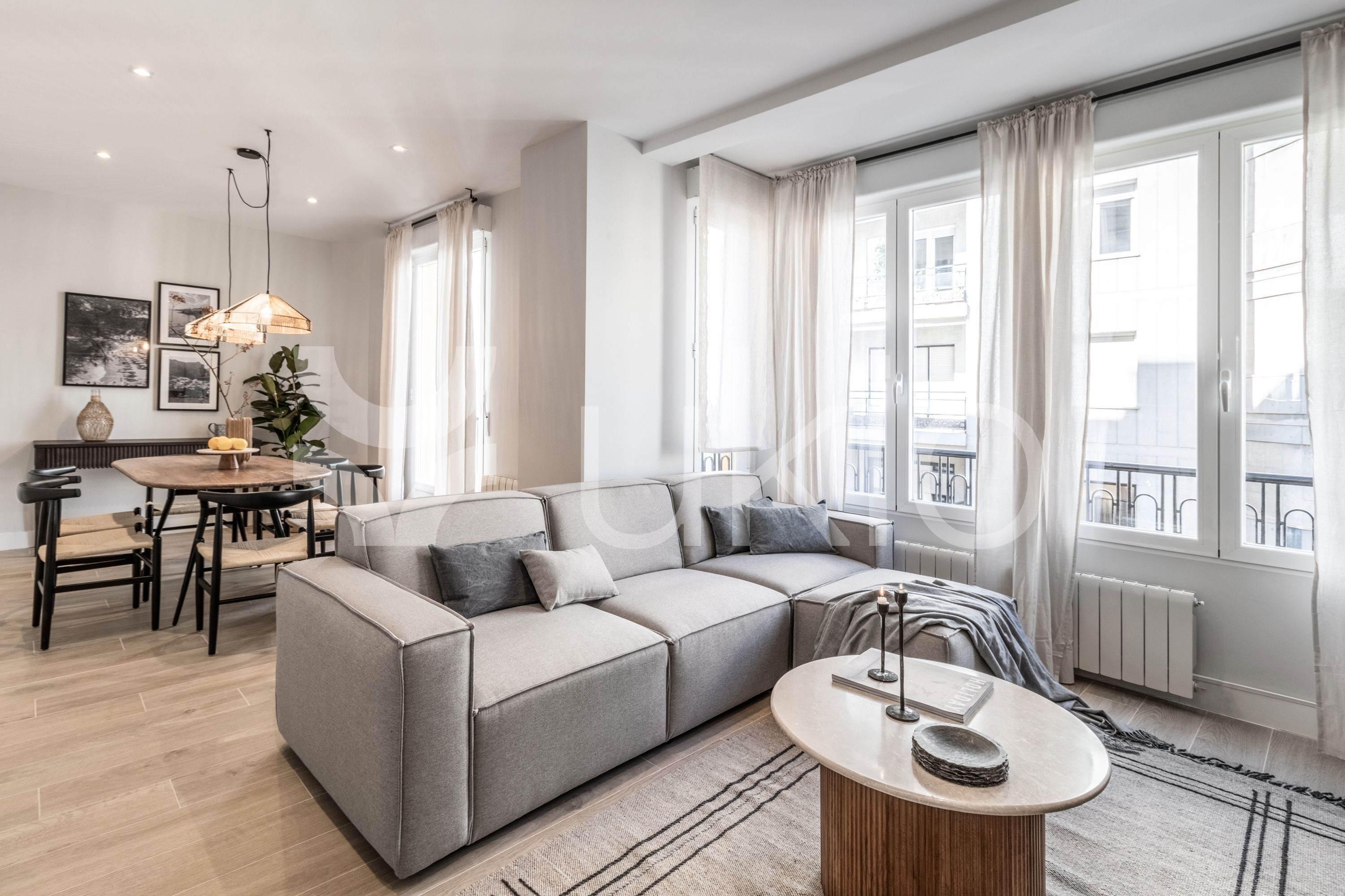 Sala de estar de Apartamento de alquiler en  Madrid Capital con Aire acondicionado, Calefacción y Amueblado