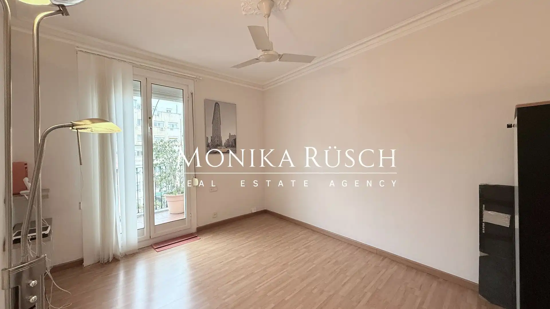 Exterior view of Flat for sale in Barcelona  with Air Conditioner and Heating