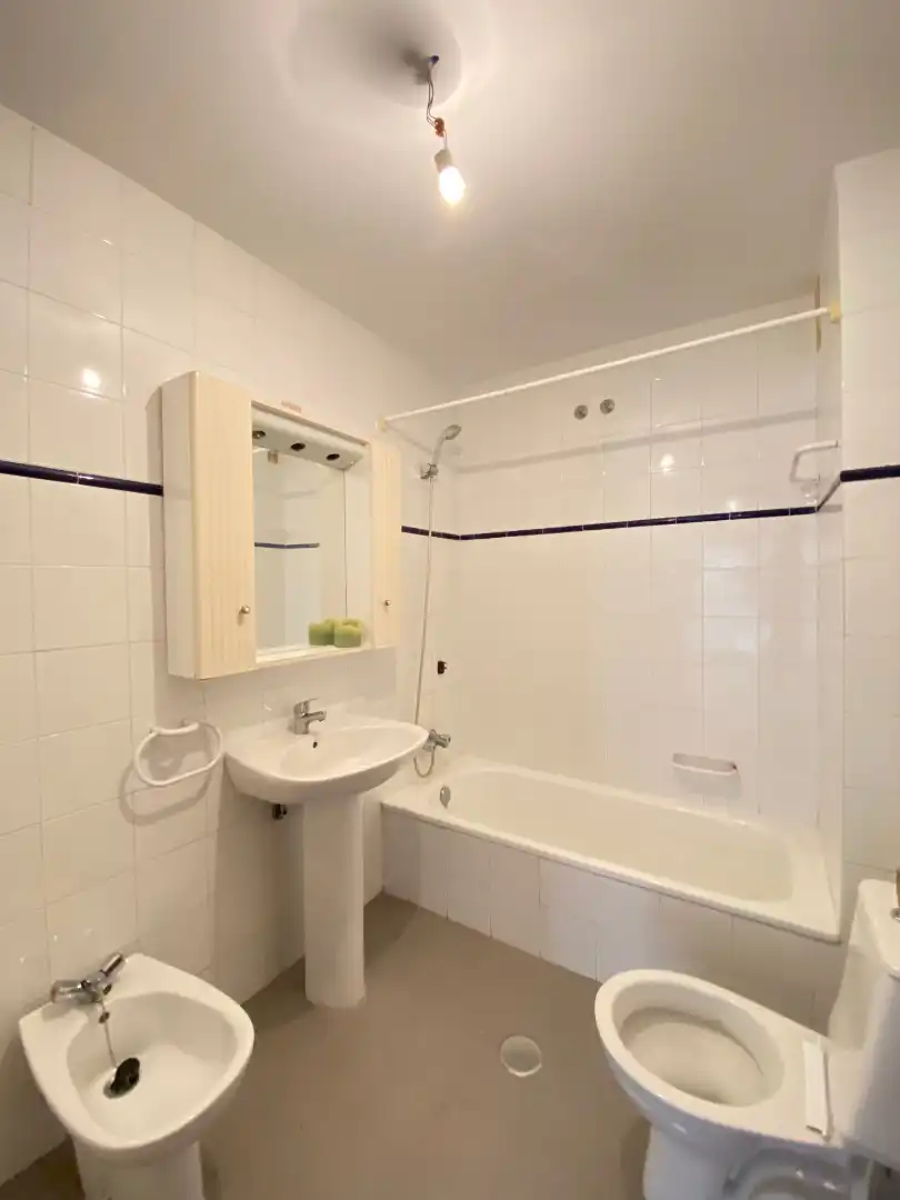 Baño de Piso en venta en Santiago de Compostela  con Calefacción, Trastero y Amueblado