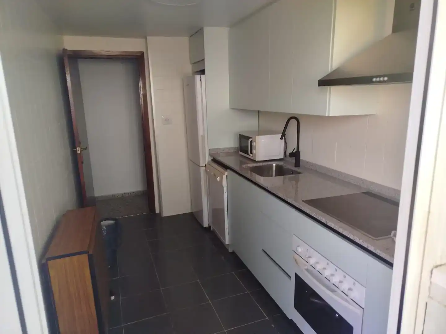 Cuina de Pis en venda en  Granada Capital amb Aire condicionat i Balcó