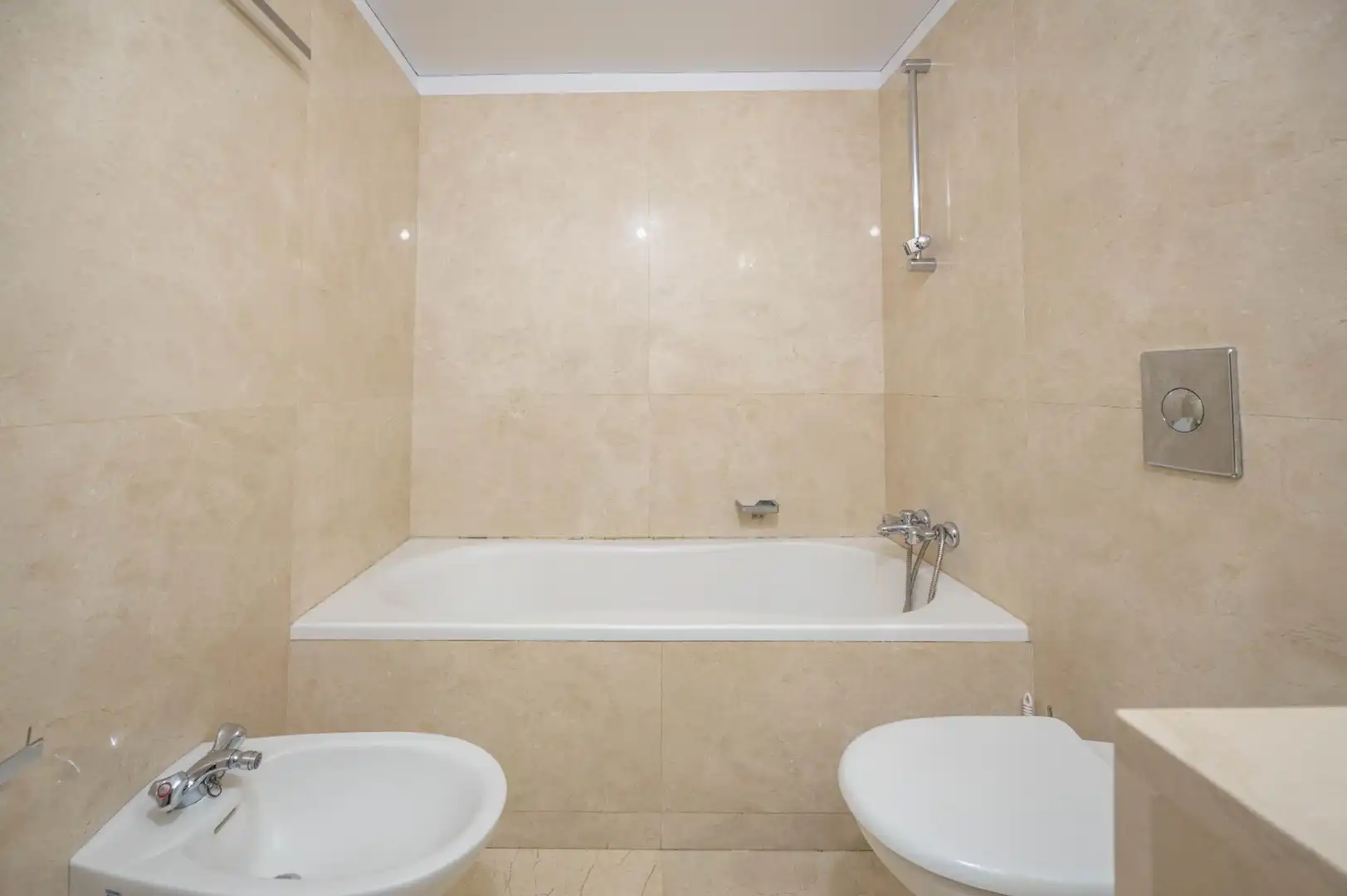Baño de Piso en venta en Granada con Calefacción, Parquet y Alarma