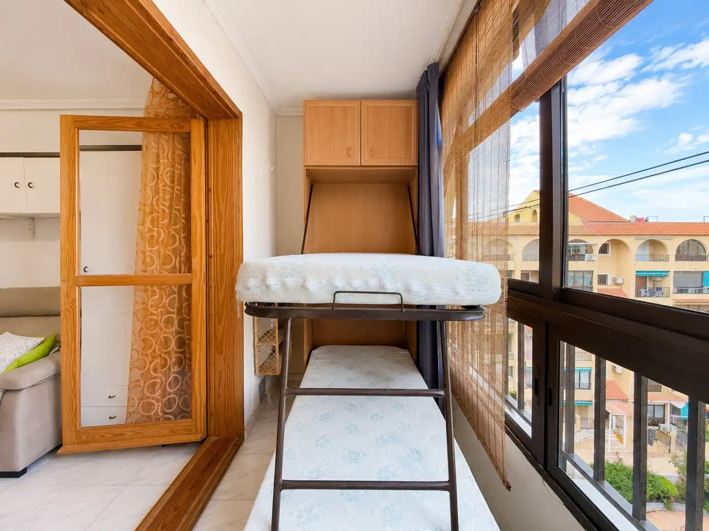 Terraza de Estudio de alquiler en Torrevieja con Aire acondicionado, Piscina y Amueblado