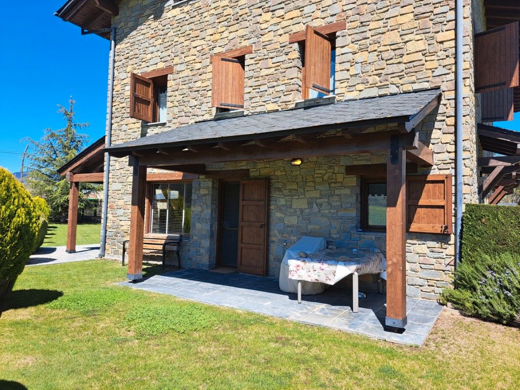 Casa adosada de lloguer a Carrer de Talló, 27, Bellver de Cerdanya