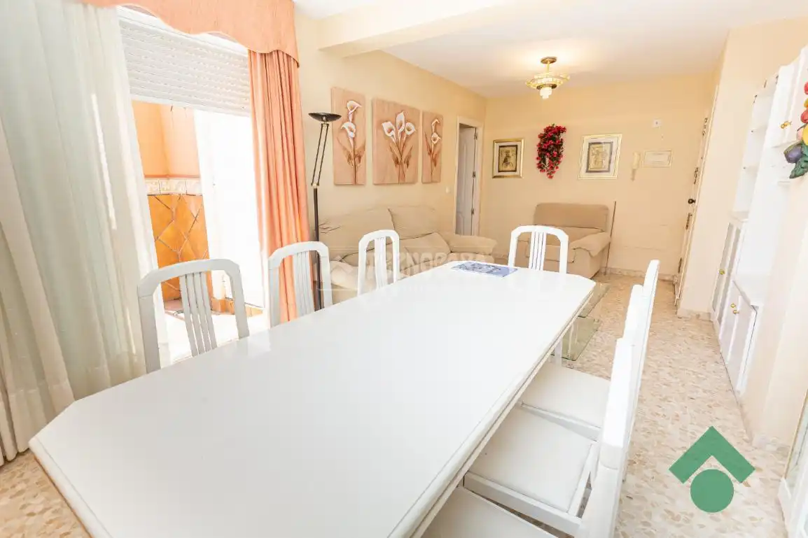 Comedor de Piso en venta en Algeciras con Amueblado y Piscina comunitaria