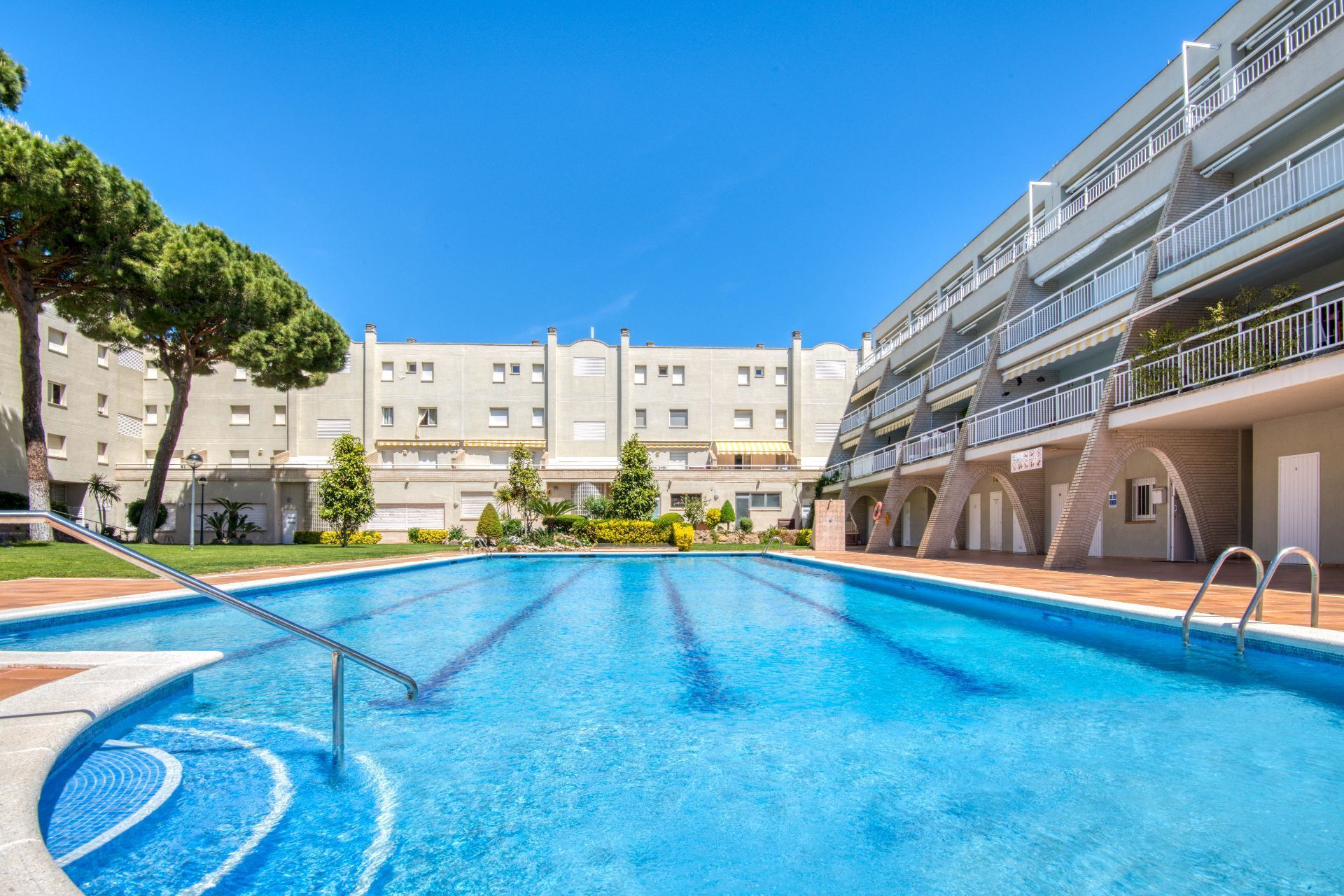 Swimming pool of Apartment for sale in L'Escala  with Community pool
