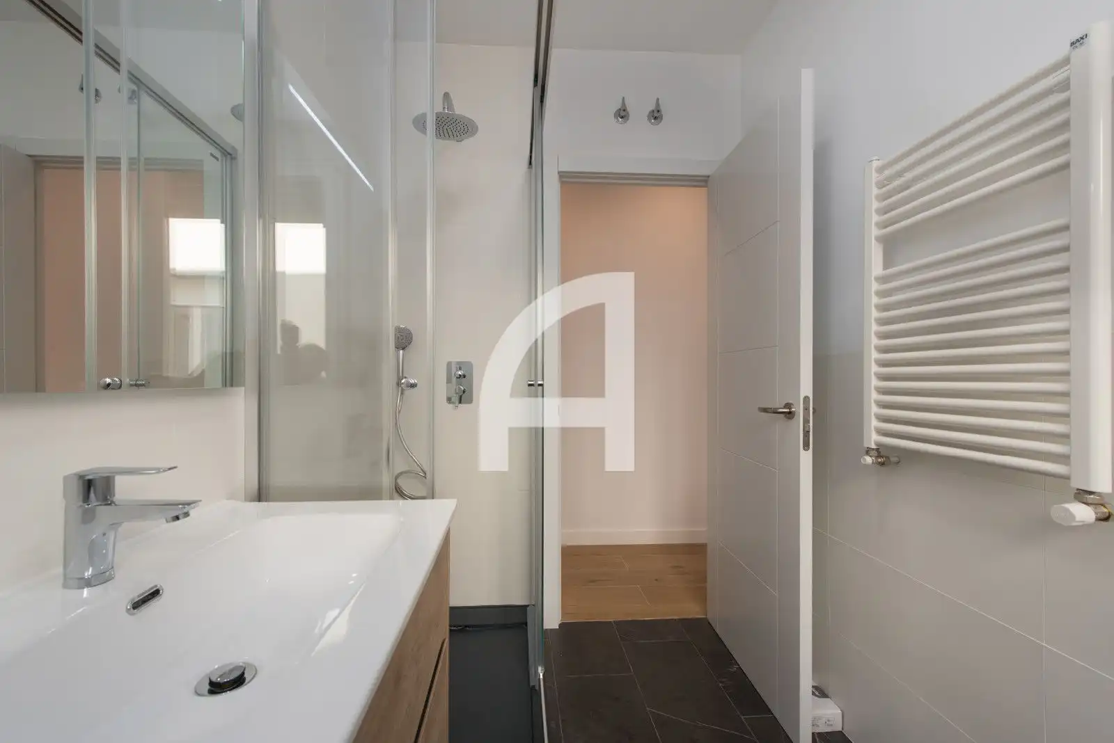 Bathroom of Attic for rent in Madrid  with Air Conditioner, Heating and Terrace
