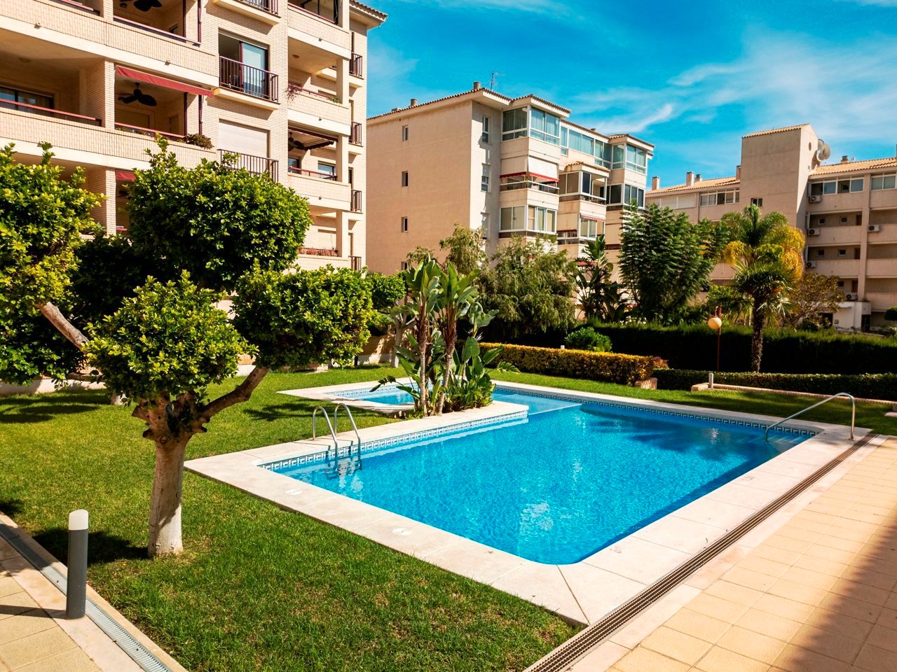 Swimming pool of Apartment for sale in L'Alfàs del Pi  with Air Conditioner, Heating and Swimming Pool