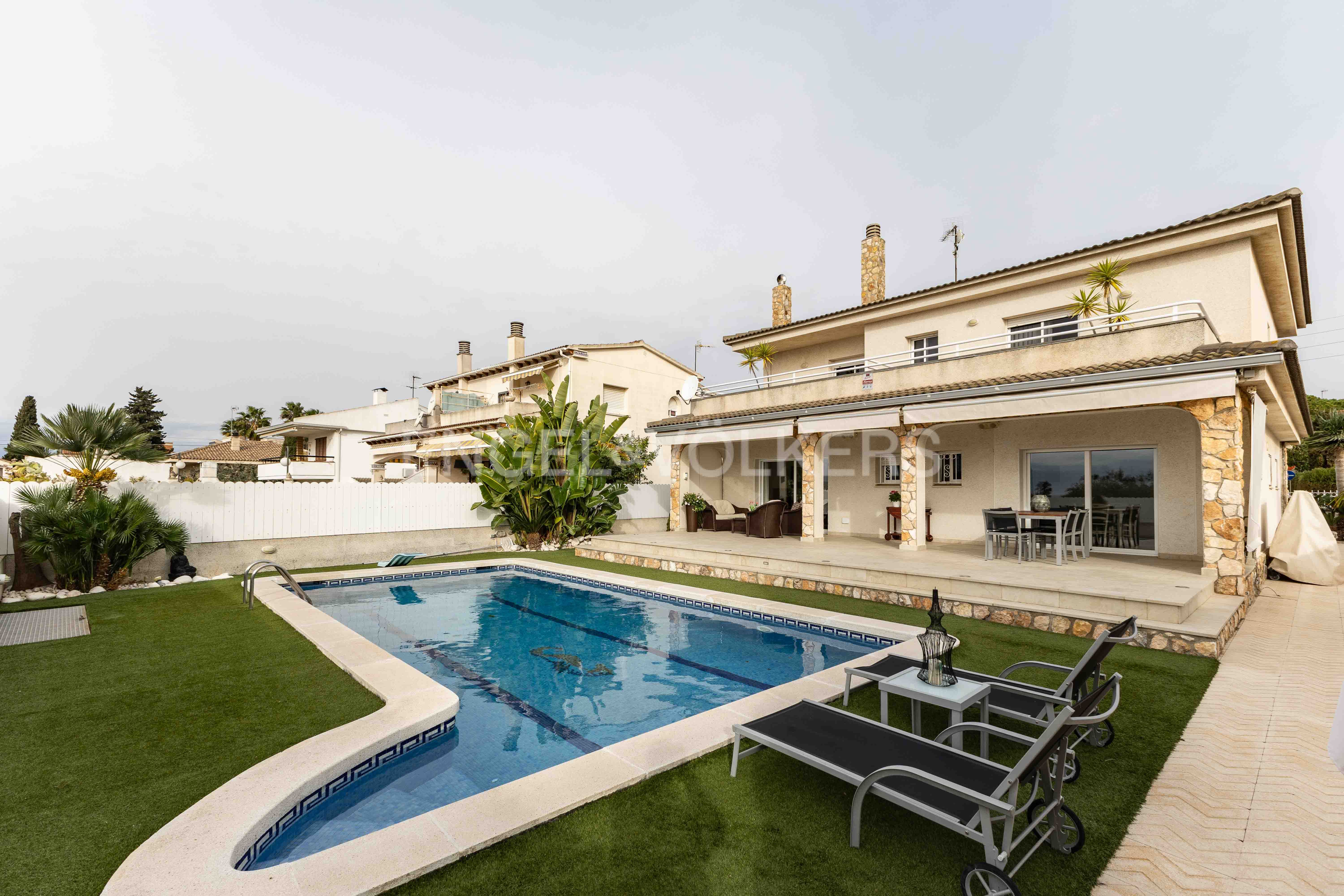 Piscina de Casa o xalet en venda en Creixell amb Aire condicionat, Calefacció i Jardí privat