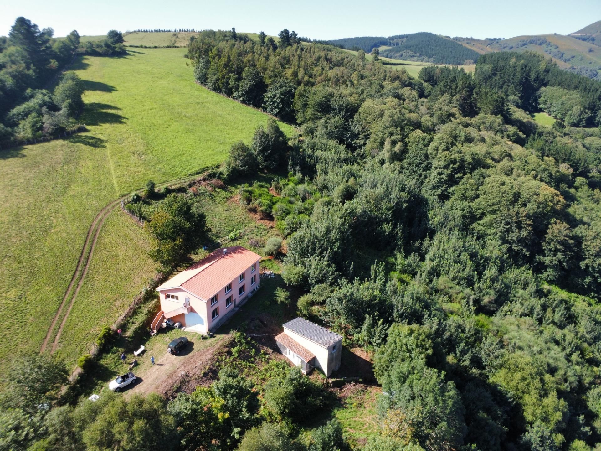 Vista exterior de Finca rústica en venda en Allande amb Calefacció, Jardí privat i Terrassa