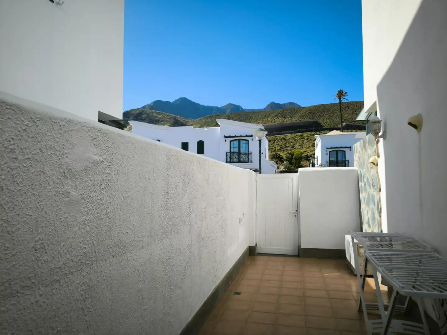 Vista exterior de Casa o xalet en venda en Agaete amb Jardí privat, Terrassa i Moblat