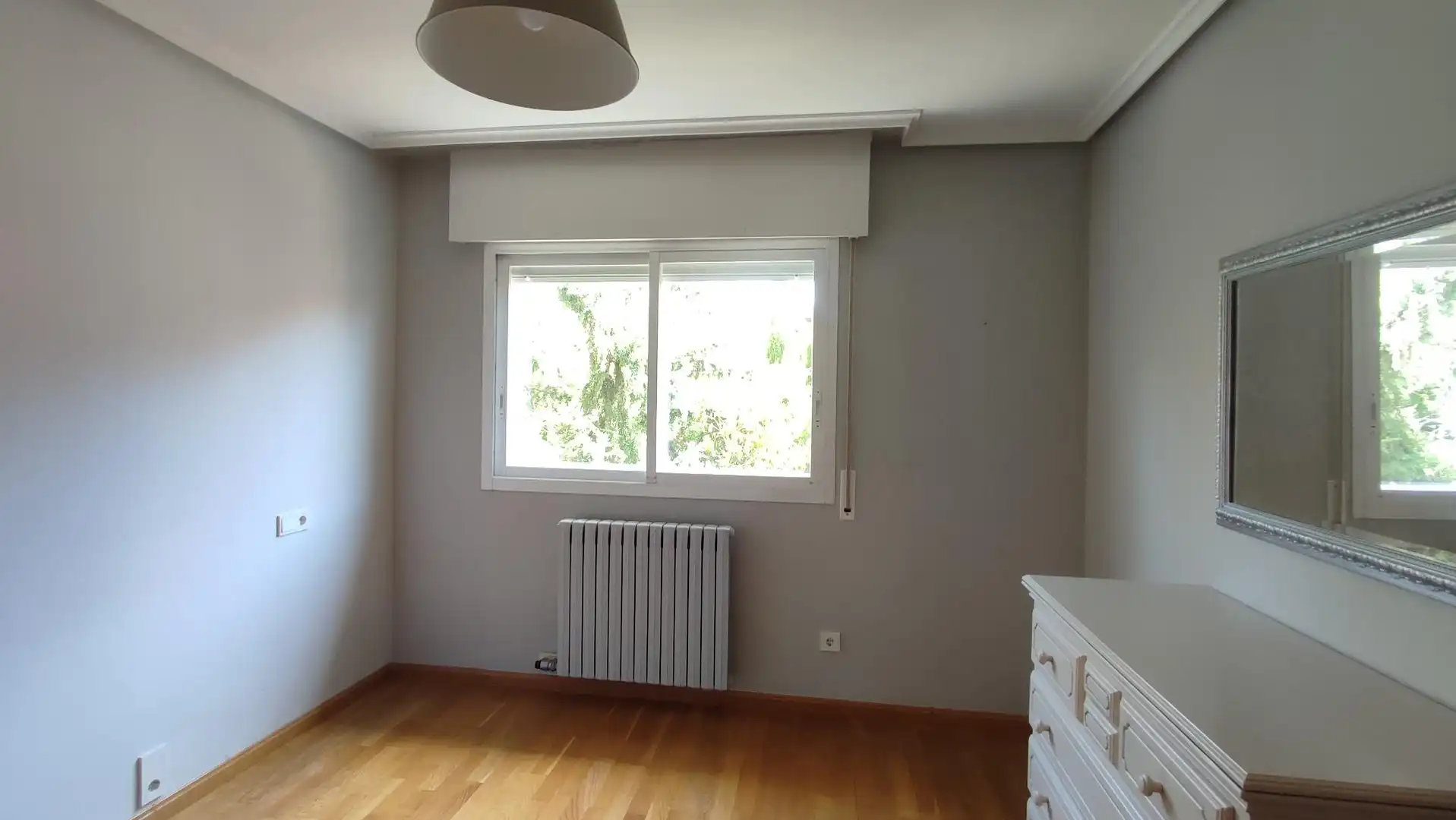 Habitación de Casa adosada de alquiler en Zaragoza con Aire acondicionado, Calefacción y Jardín privado