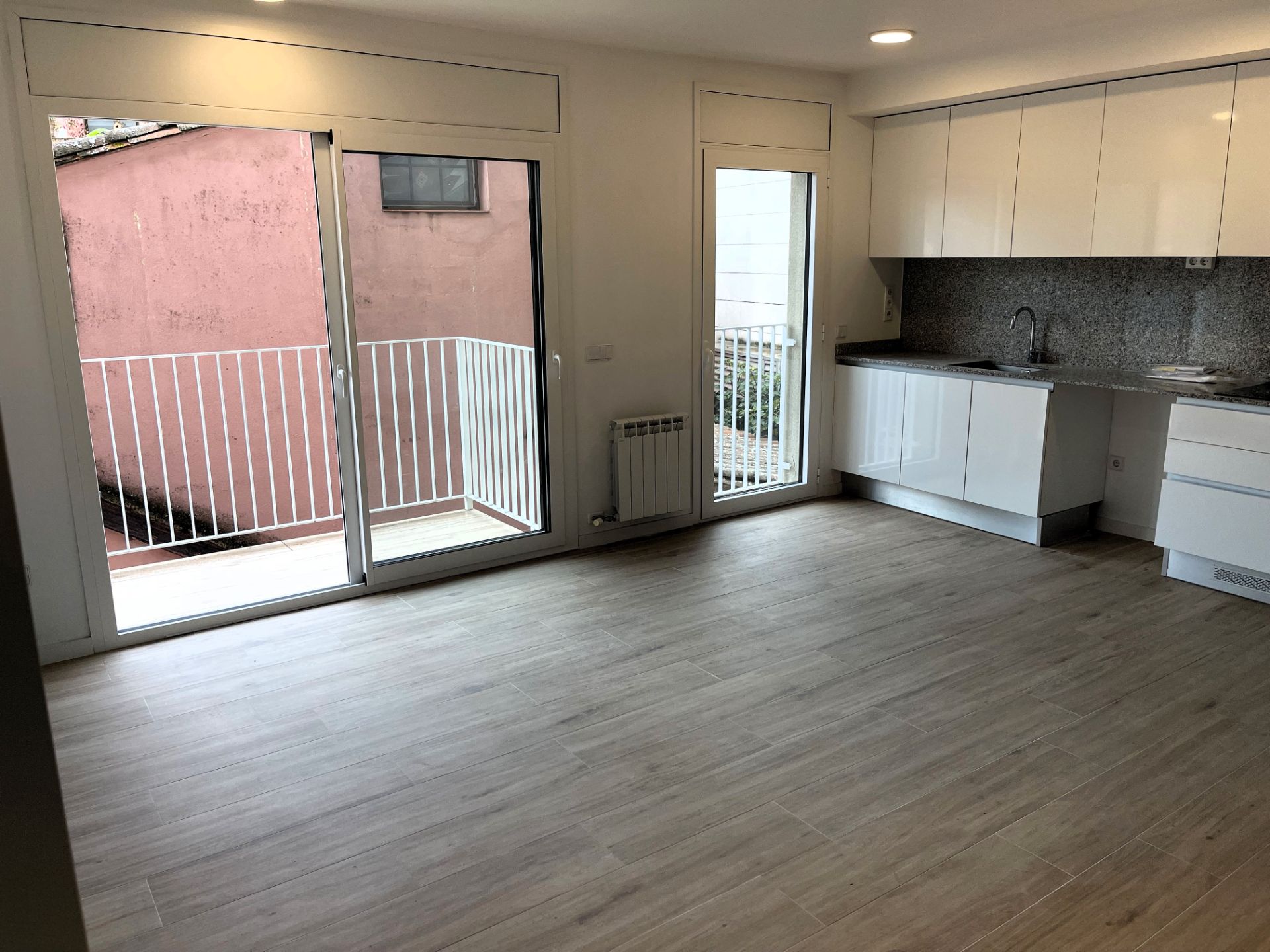 Dormitori de Pis de lloguer en Olot amb Aire condicionat, Calefacció i Forn