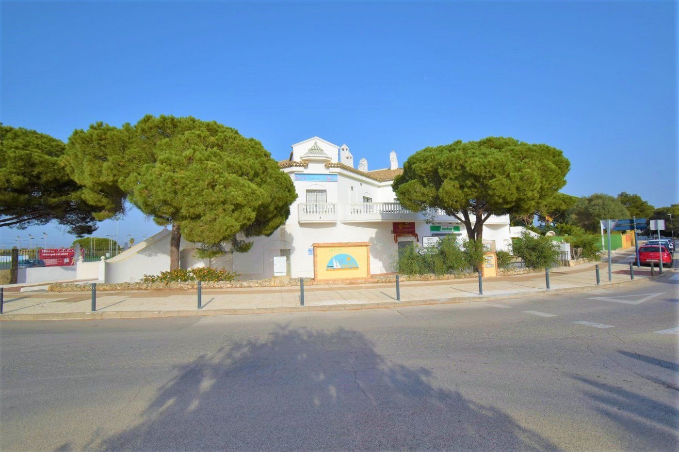 Vista exterior de Local de lloguer en Chiclana de la Frontera