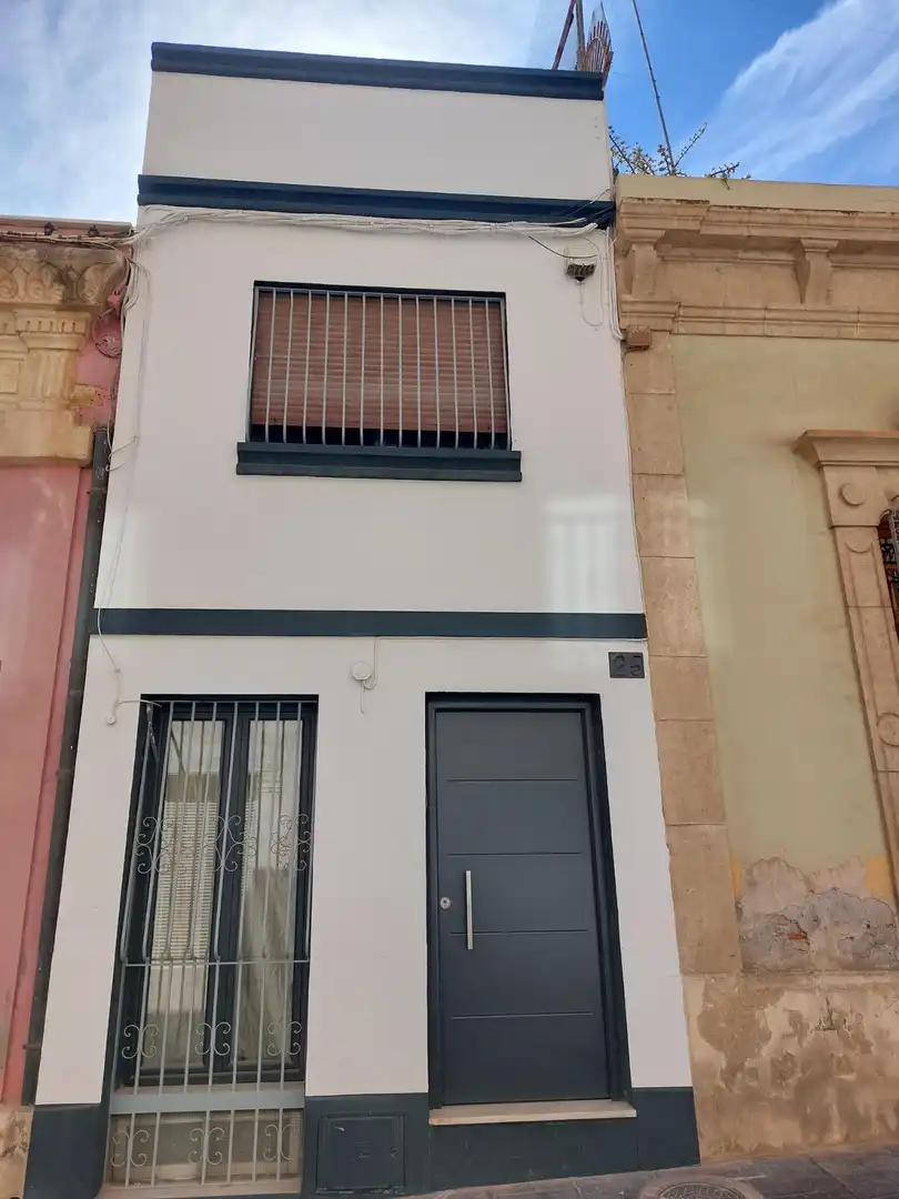 Vista exterior de Casa o xalet en venda en Almería amb Terrassa