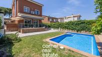 Vista exterior de Casa o xalet en venda en Sant Cugat del Vallès amb Aire condicionat, Calefacció i Jardí privat