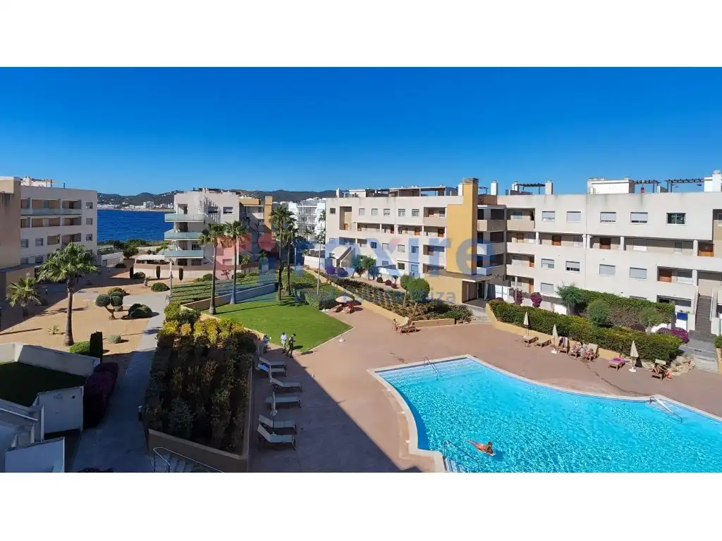 Außenansicht von Wohnung zur Miete in Sant Josep de sa Talaia mit Klimaanlage, Heizung und Terrasse