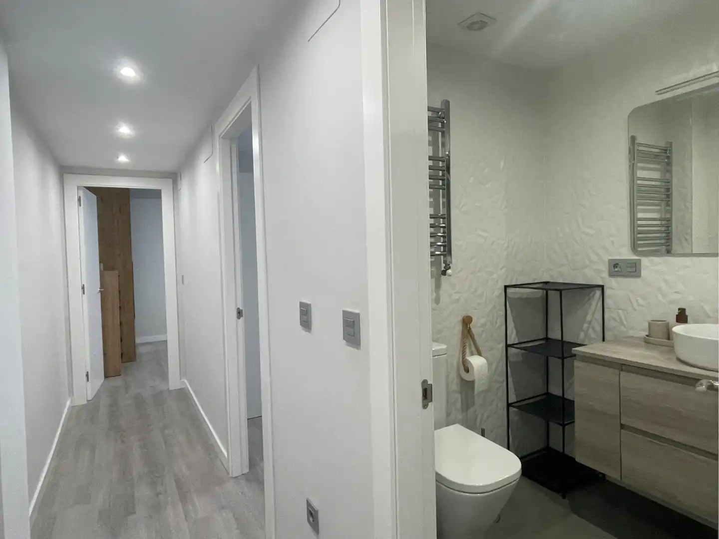 Bathroom of Flat for rent in Gijón   with Heating, Terrace and Furnished