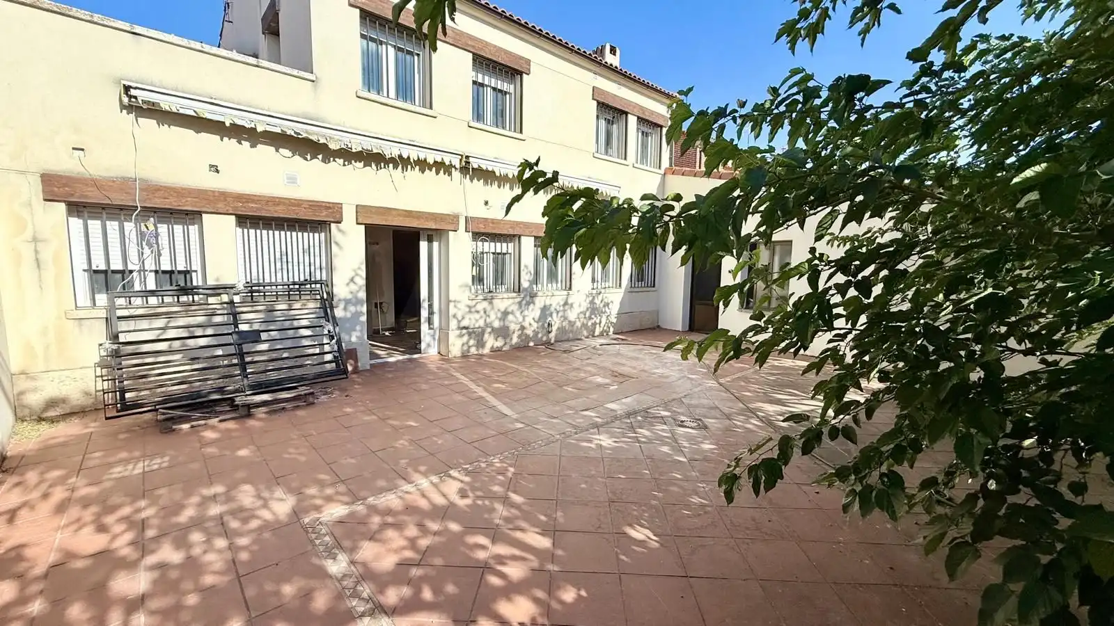 Vista exterior de Casa o xalet en venda en Medina del Campo amb Calefacció i Terrassa