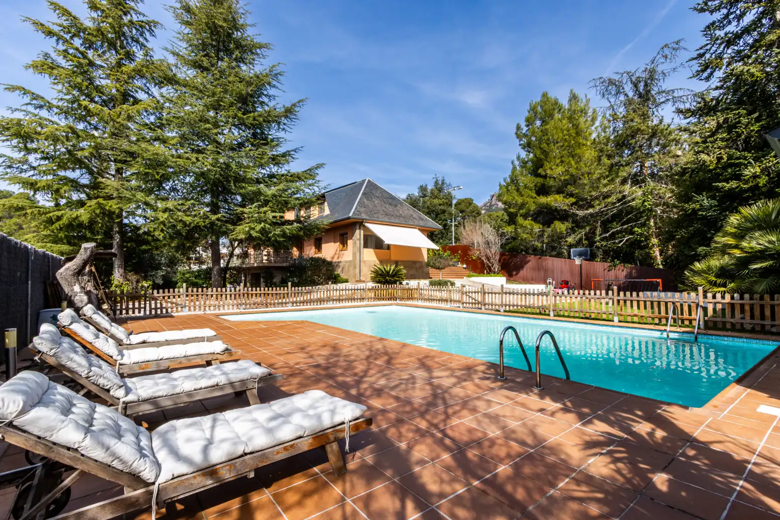 Piscina de Casa o xalet en venda en Matadepera amb Calefacció, Parquet i Terrassa