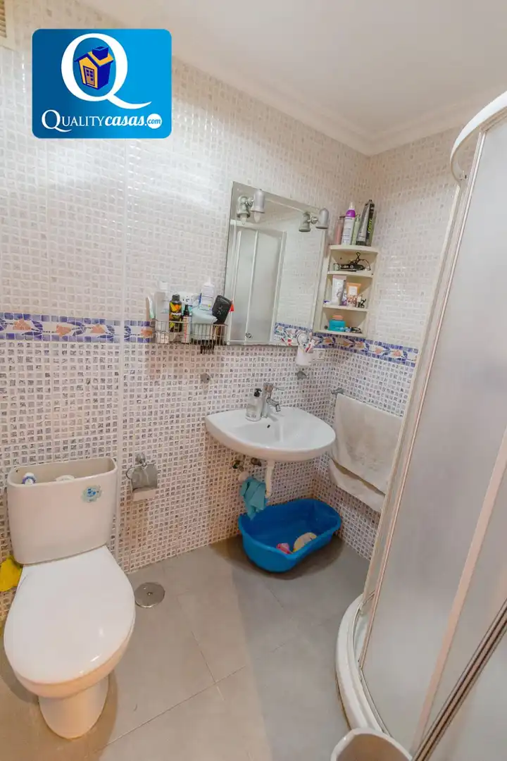 Baño de Apartamento en venta en Alicante / Alacant con Aire acondicionado y Terraza