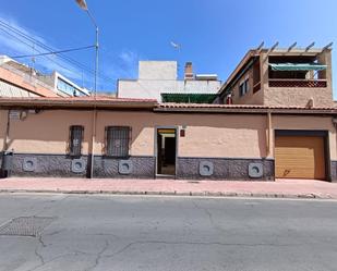 Vista exterior de Casa o xalet en venda en Alicante / Alacant amb Aire condicionat, Terrassa i Balcó