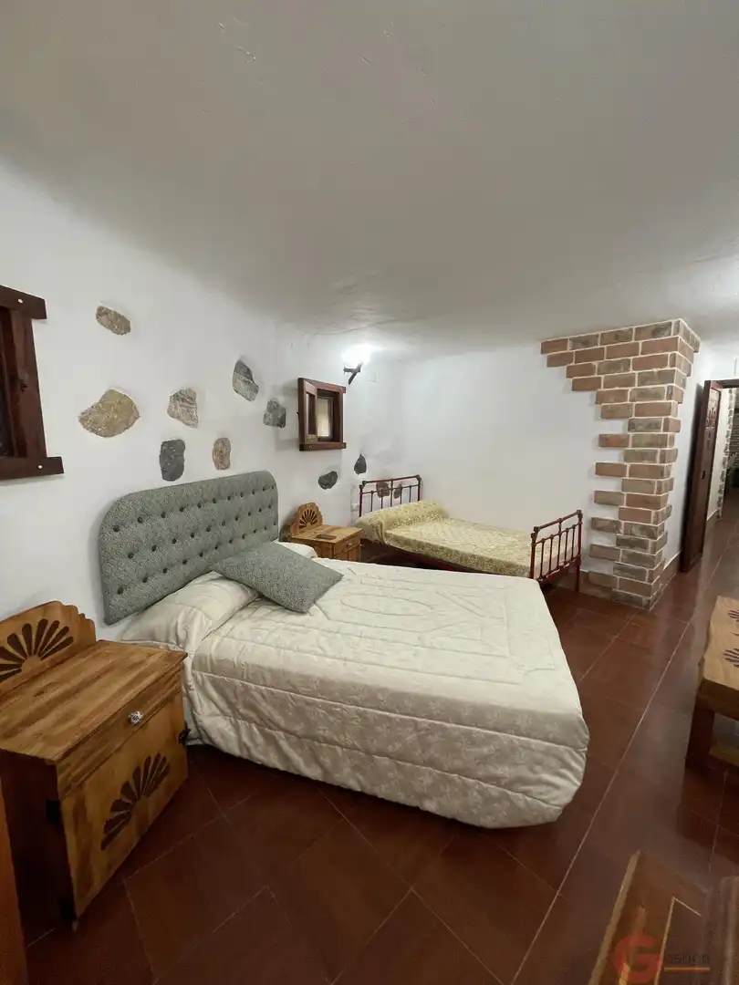 Country homes for sale in Lobres