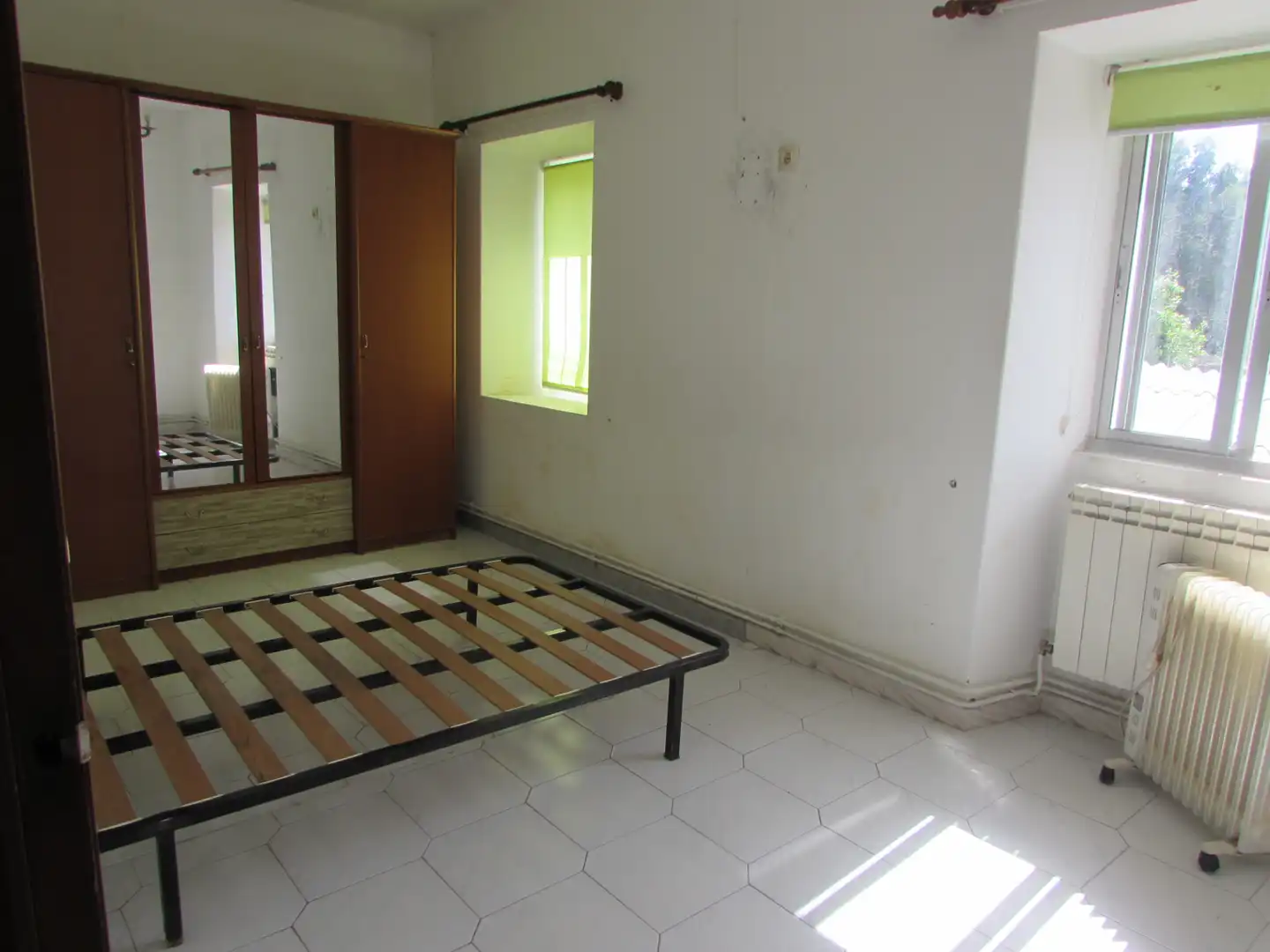 Dormitori de Casa o xalet en venda en Ferrol amb Calefacció i Jardí privat