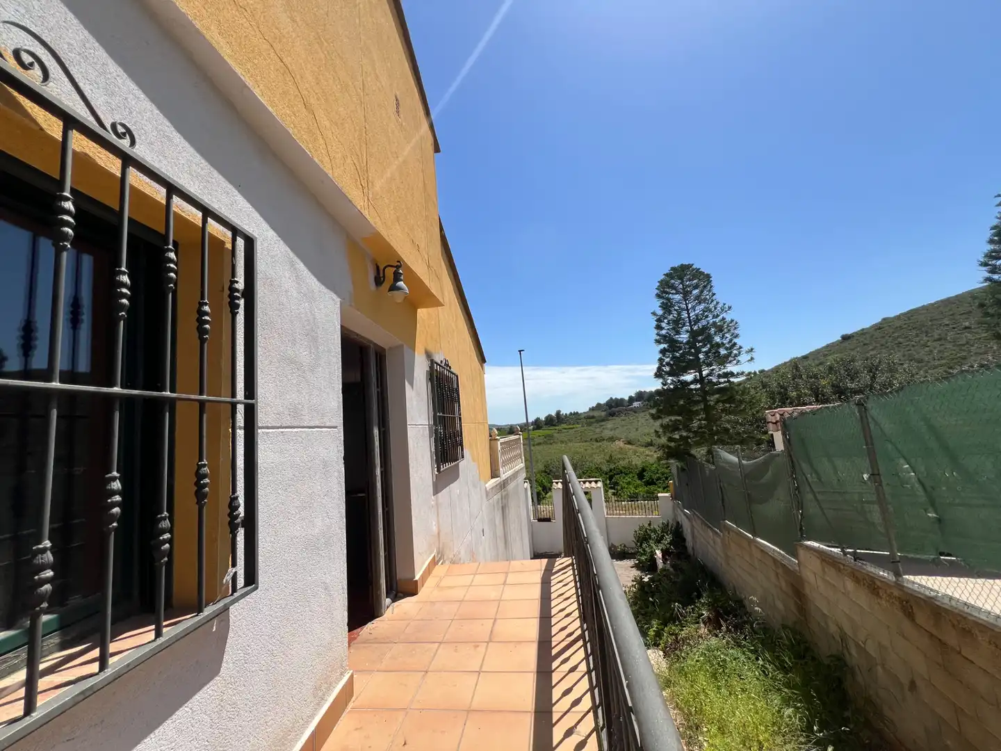Vista exterior de Casa o xalet en venda en Montroi / Montroy amb Jardí privat, Terrassa i Traster
