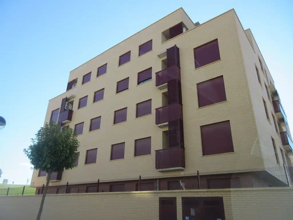 Vista exterior de Garaje en venta en  Logroño